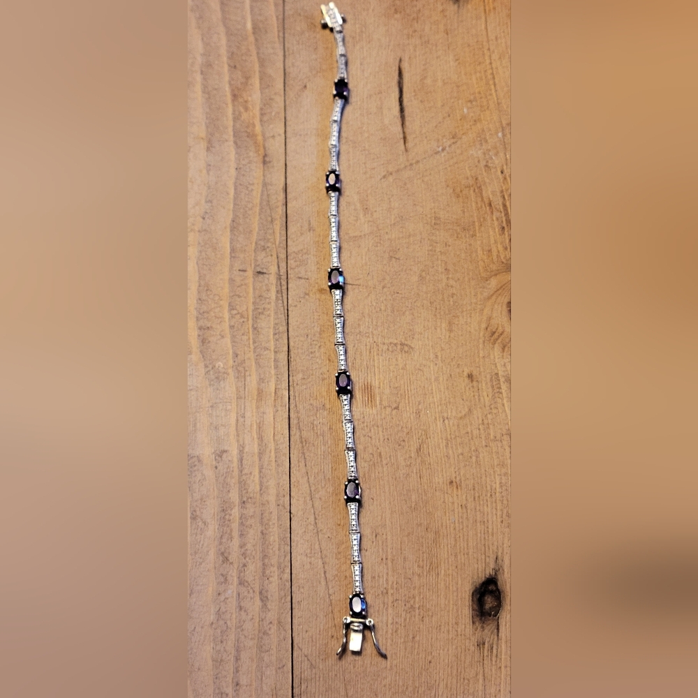 Elegant silver and purple Bracelet